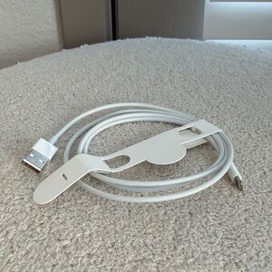 Apple White USB to lightning Charging Cable